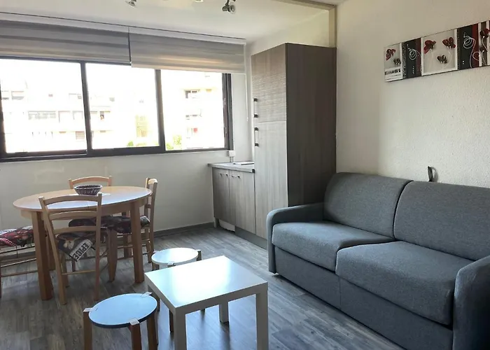 Frejus, Studio Dans Residence Avec Piscine
